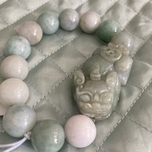Genuine Jade carved dragon bead bracelet fits up to 7.5 in stretch strung - Picture 2 of 13